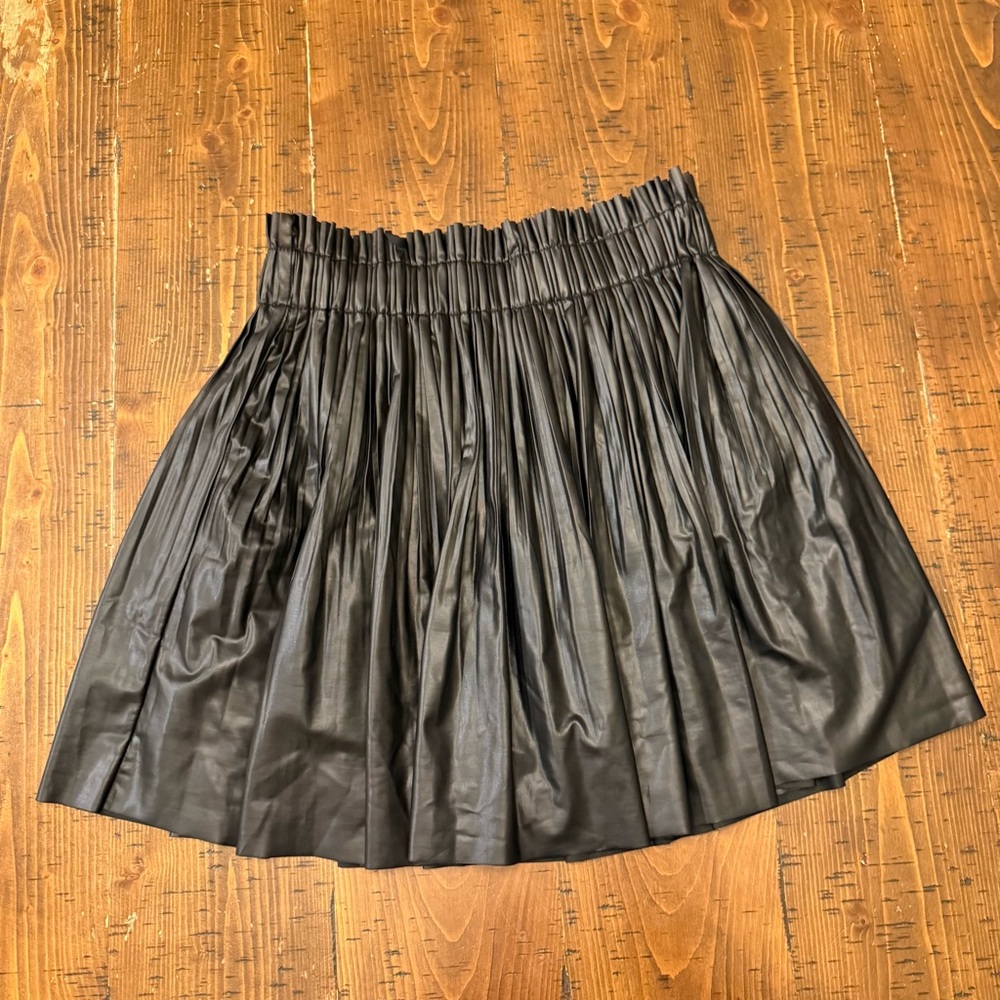 Zara Black Faux Leather Skort Paper bag Waist Pleated Size Large EUC